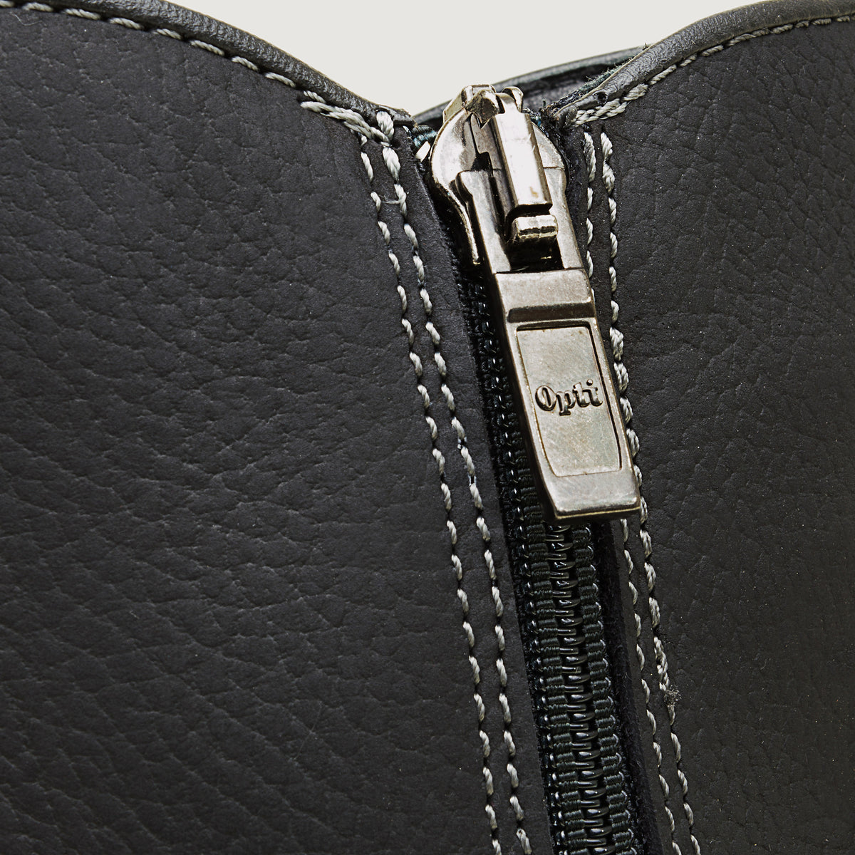 Bareback Quebec waterproof zip-up mid-calf boots in black leather, close-up of the zip pull and fastening
