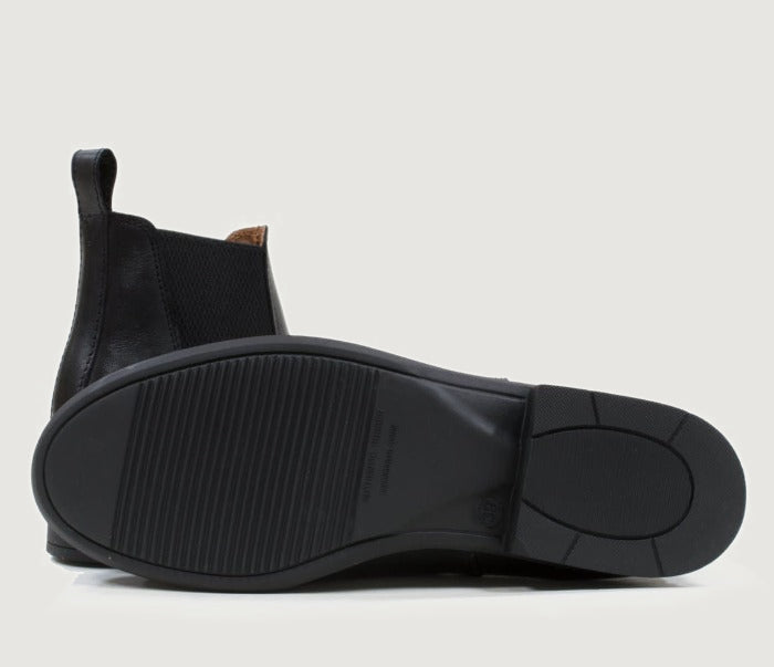 Bareback Ohio jodhpur boots in black leather, close-up of the rubber outsole