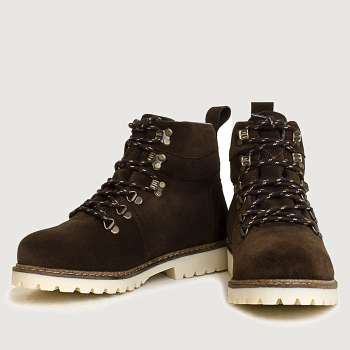 Bareback Chicago waterproof suede boots in brown, angled front view of the pair