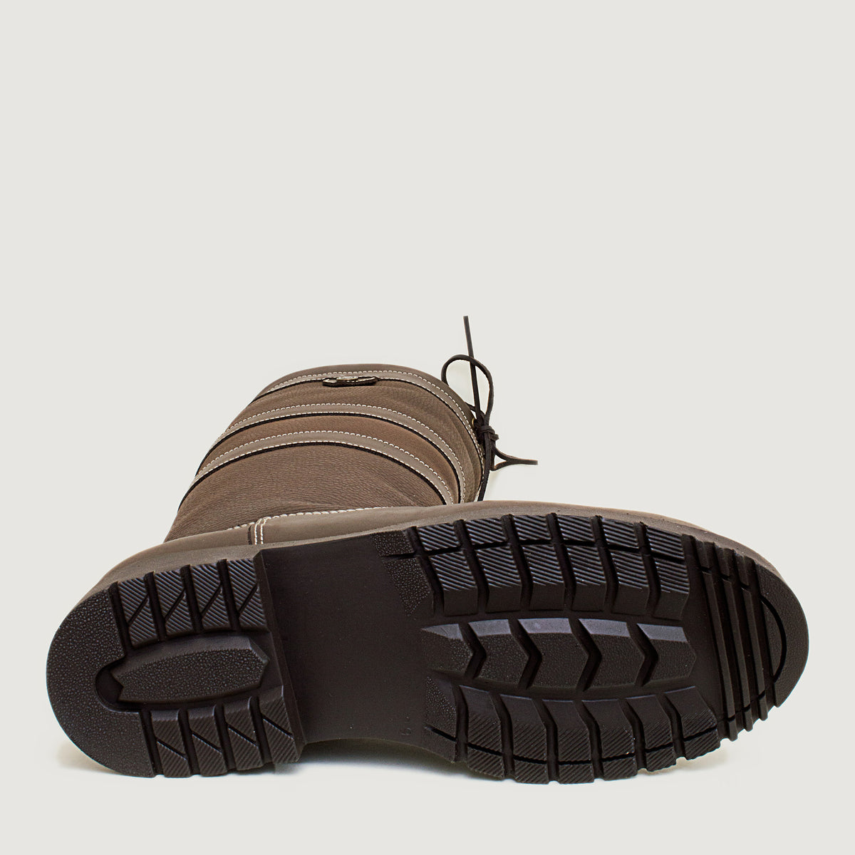 Bareback Dakota waterproof country boots in brown leather, close-up of the grip outsole