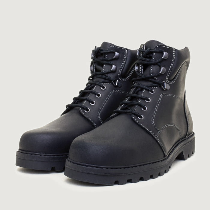 Bareback Buffalo walking boots in black leather, front view of the pair