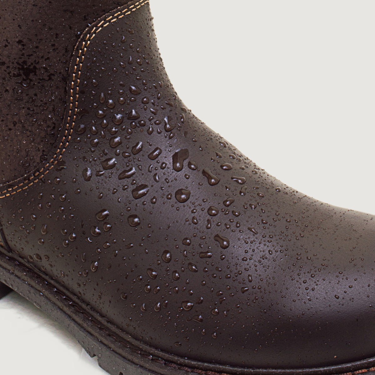 Bareback Quebec waterproof ankle boots in brown leather, close-up of water beading on the waterproof leather