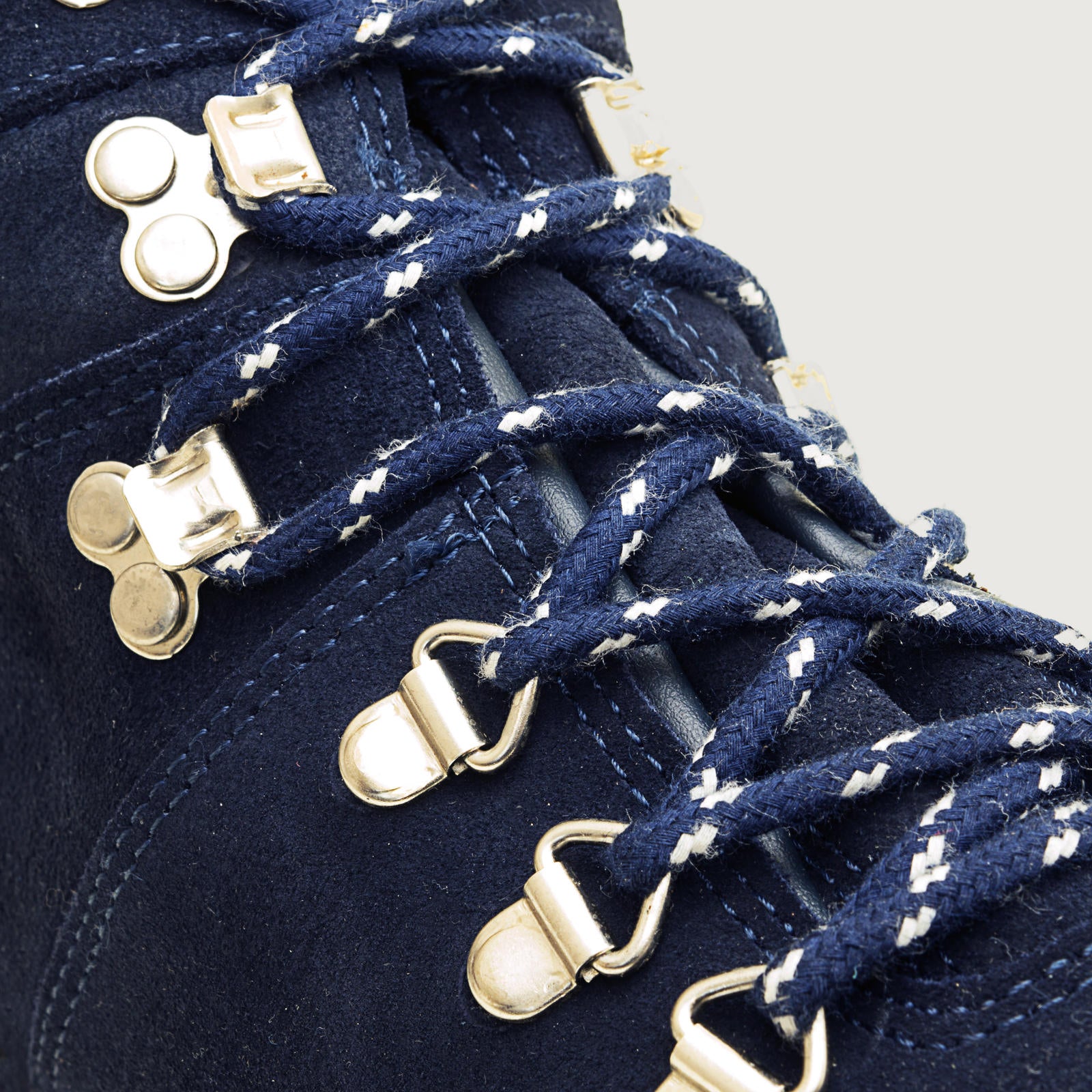Bareback Chicago waterproof boots in blue leather, close-up of the lace hooks and eyelets