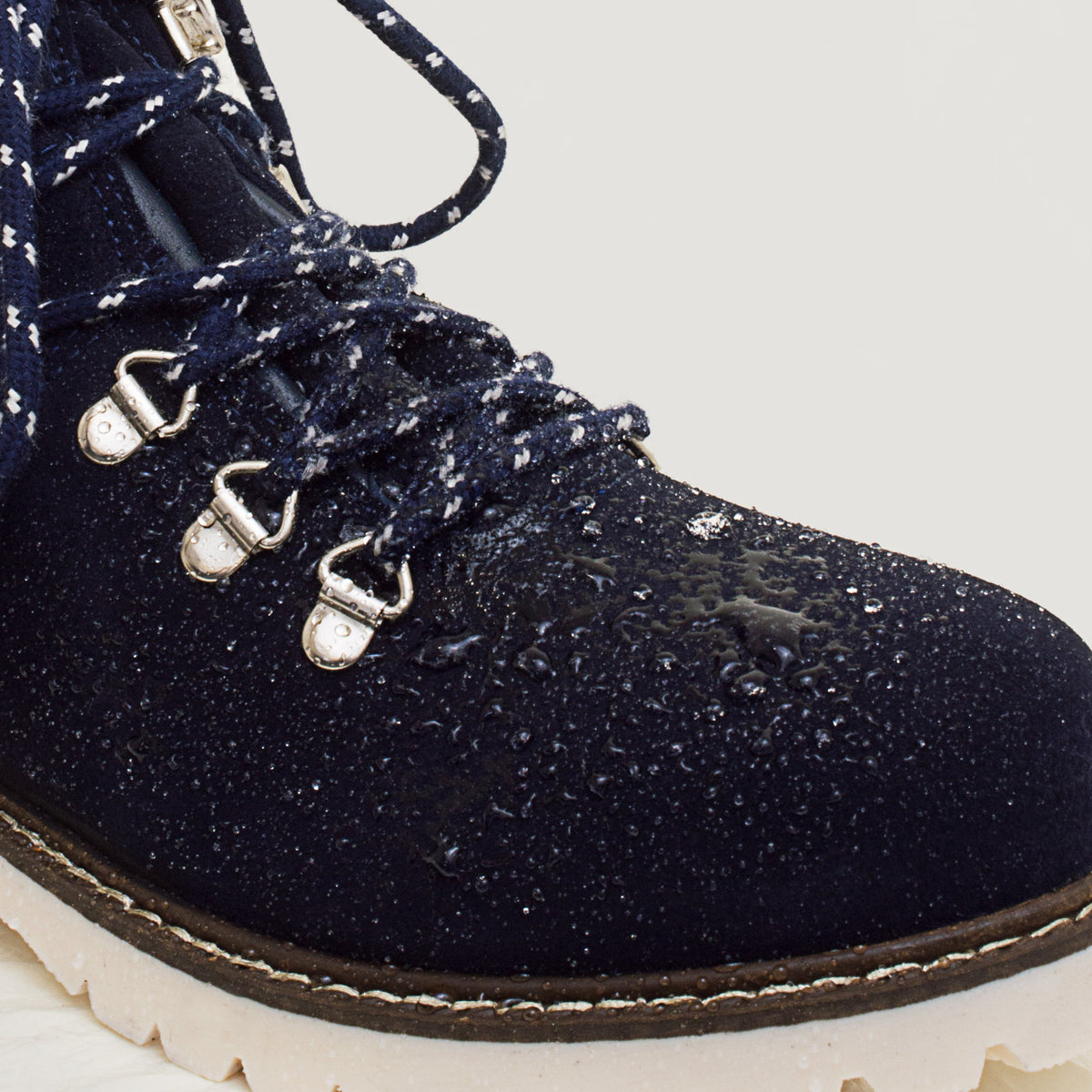 Bareback Chicago waterproof boots in blue leather, close-up showing water beading on the surface