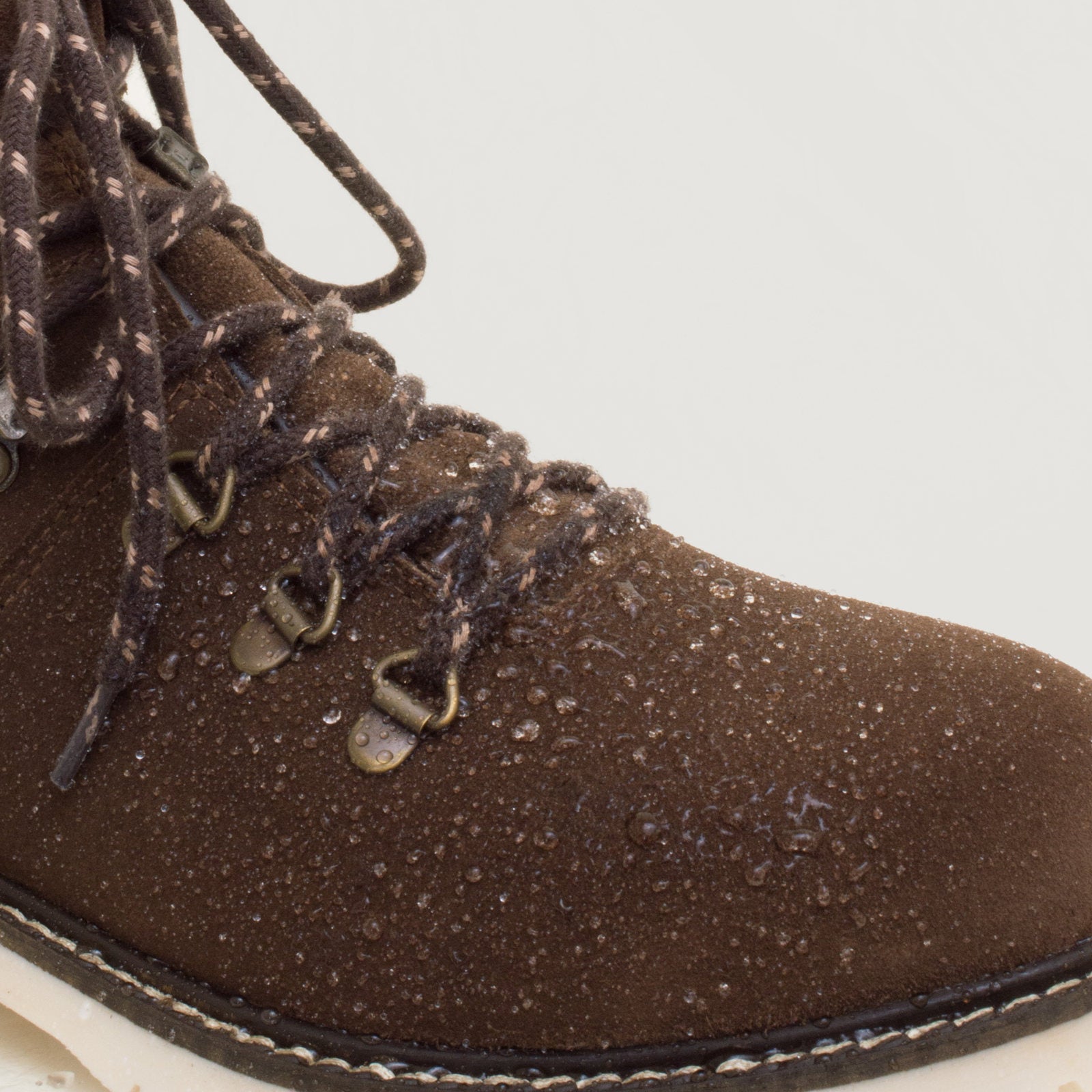 Bareback Chicago waterproof boots in brown leather, close-up showing water beading on the surface