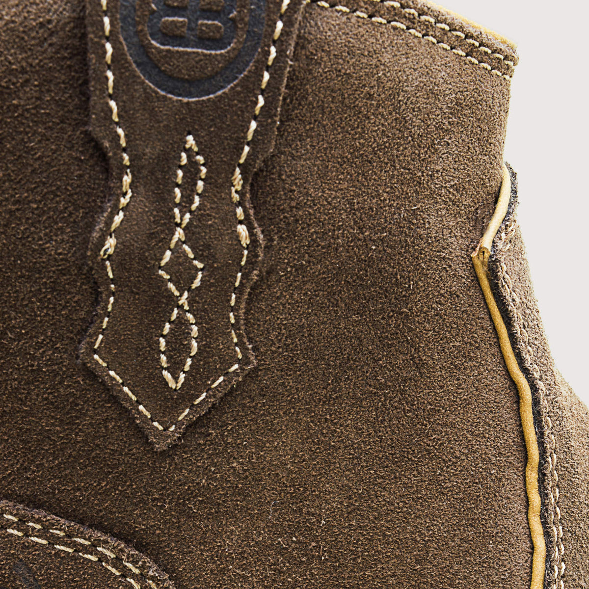 Bareback Dixie cowboy boots in brown suede, close-up of the piping and stitching