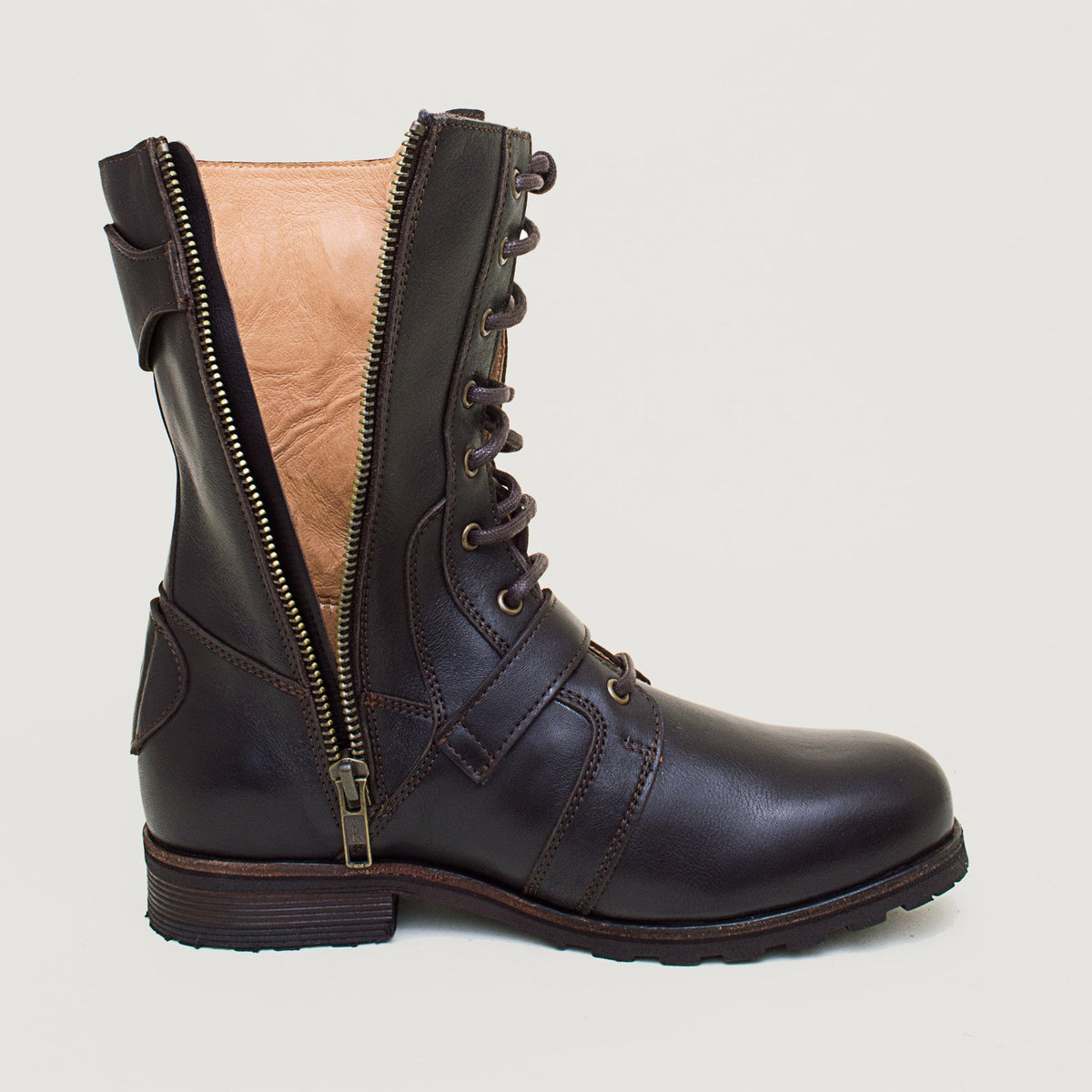 Bareback Harley boots in brown leather, with the side zip open