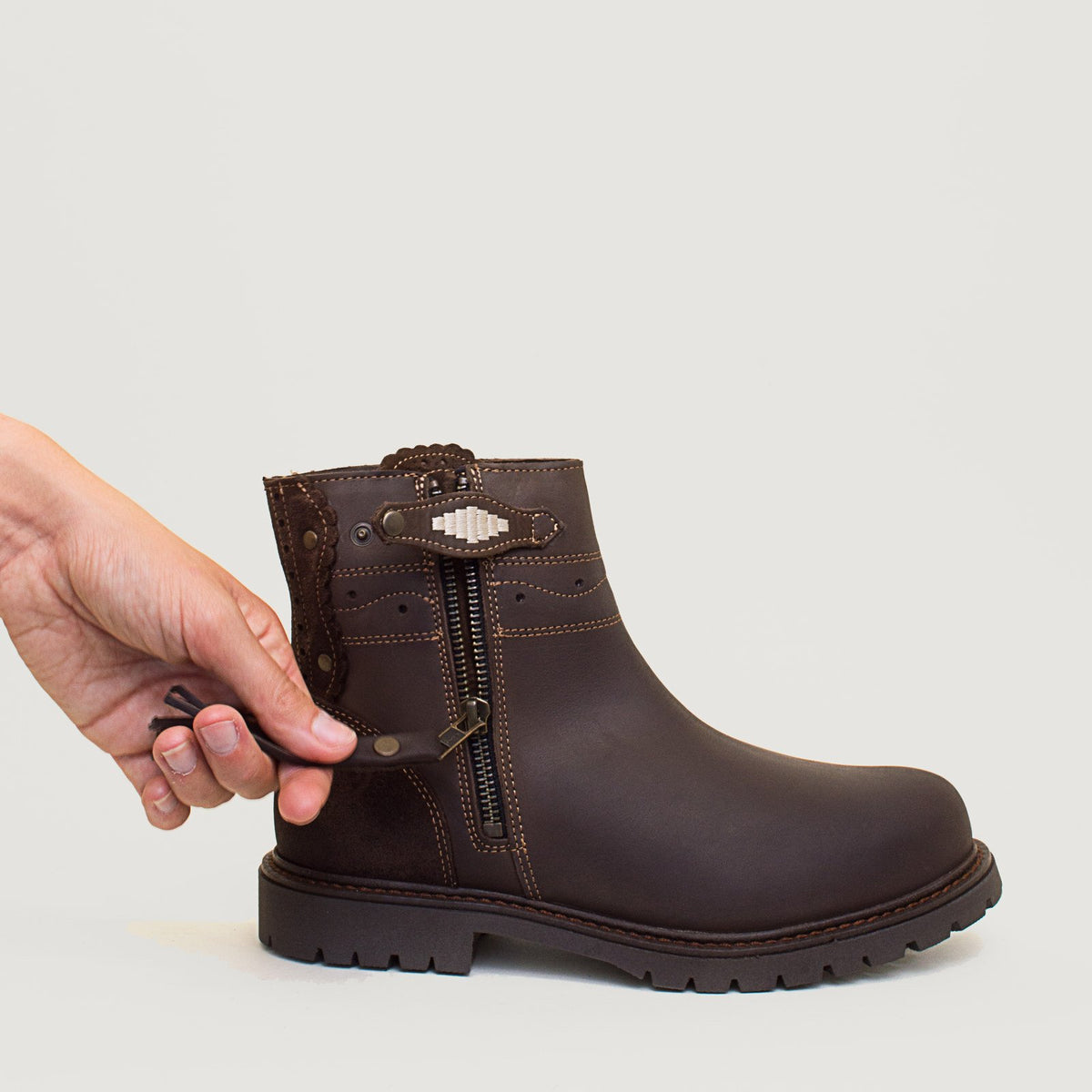 Bareback Hudson Ankle waterproof boots in chocolate leather, close-up of the zip being operated