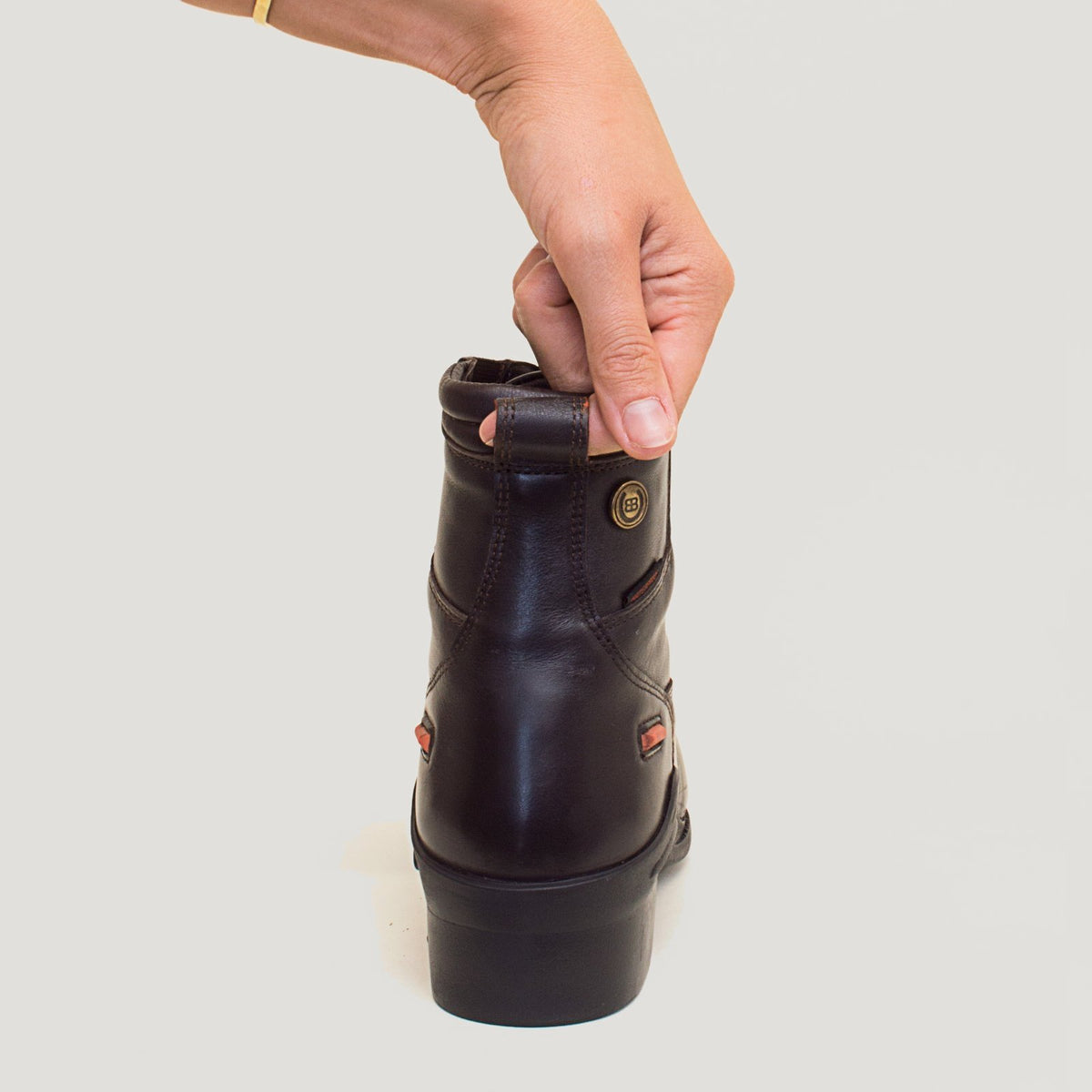 Bareback Idaho Storm waterproof jodhpur riding boots in brown leather, detail of the pull tab